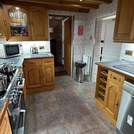 Character 3 Bed Peak District Farmhouse Near Alton Towers, Polar Bears, Chatsworth House Cheadle  Exterior photo