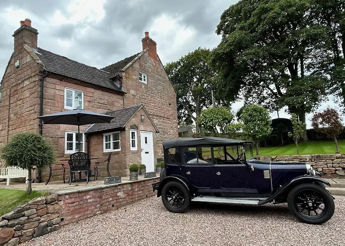 Character 3 Bed Peak District Farmhouse Near Alton Towers, Polar Bears, Chatsworth House