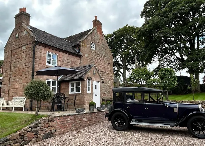 Character 3 Bed Peak District Farmhouse Near Alton Towers, Polar Bears, Chatsworth House