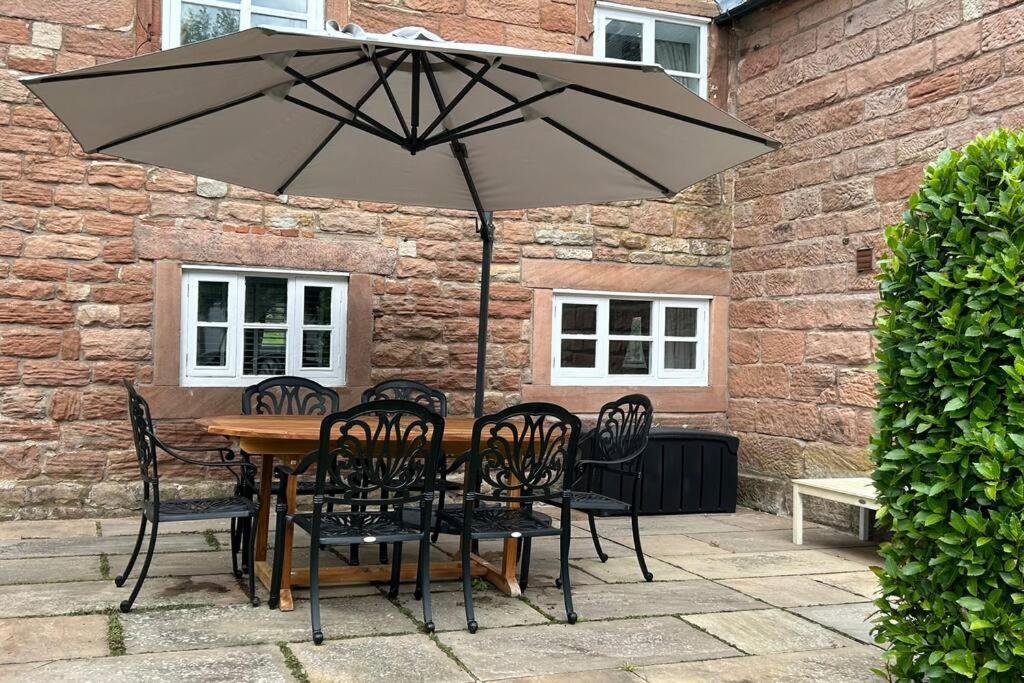 Character 3 Bed Peak District Near Alton Towers, Polar Bears, Chatsworth House * Cheadle (Staffordshire)