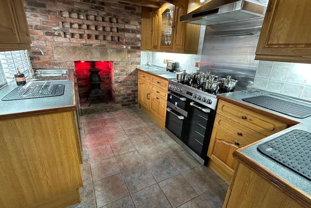 Holiday home Character 3 Bed Peak District Near Alton Towers, Polar Bears, Chatsworth House