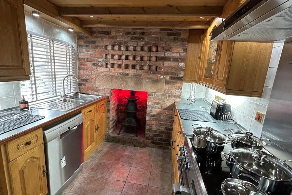 Character 3 Bed Peak District Near Alton Towers, Polar Bears, Chatsworth House * Cheadle (Staffordshire)