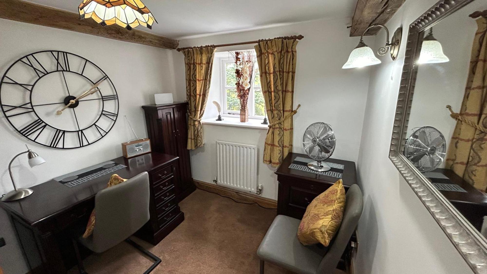 Character 3 Bed Peak District Near Alton Towers, Polar Bears, Chatsworth House Cheadle (Staffordshire)