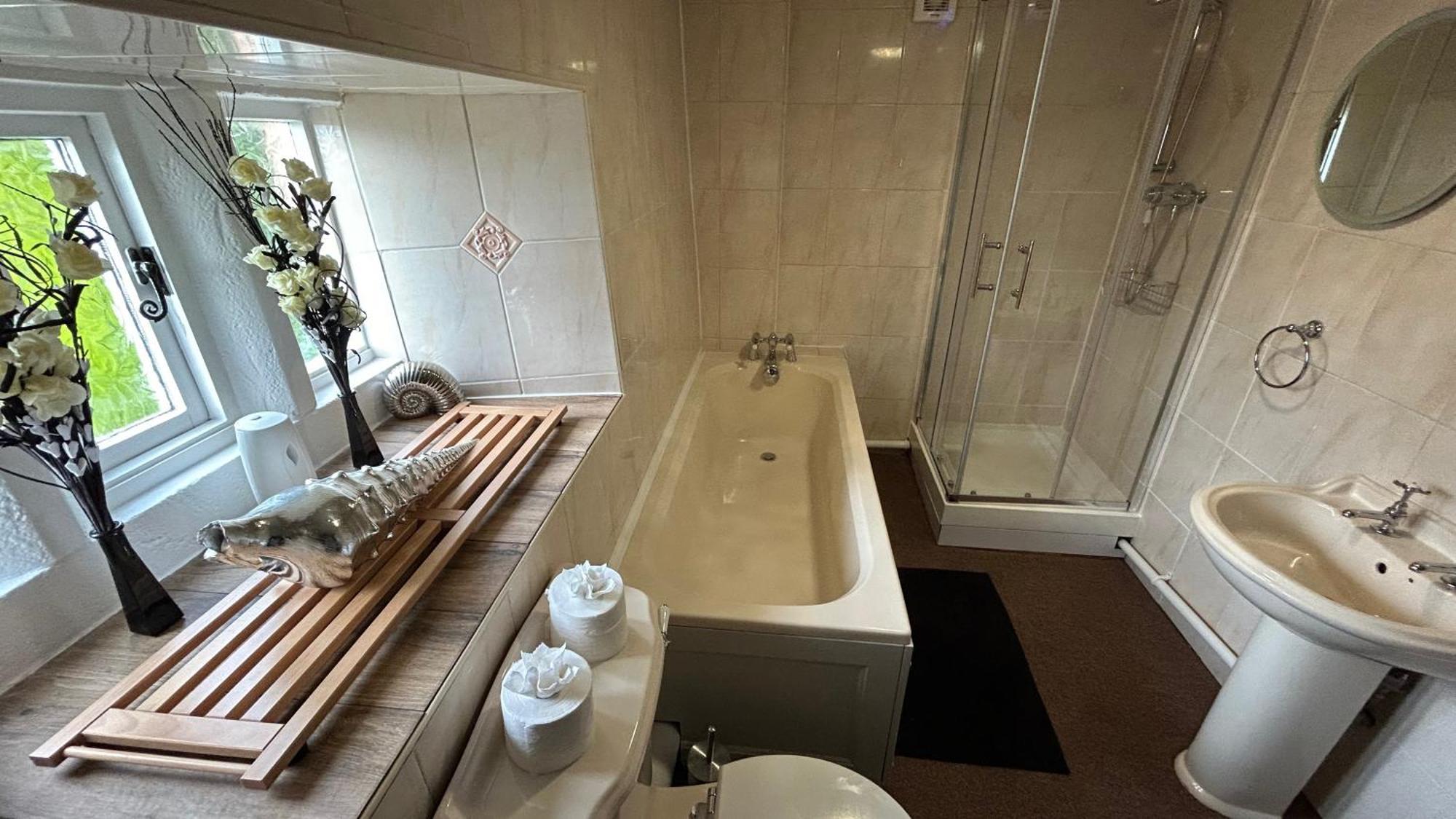 Character 3 Bed Peak District Near Alton Towers, Polar Bears, Chatsworth House * Cheadle (Staffordshire)