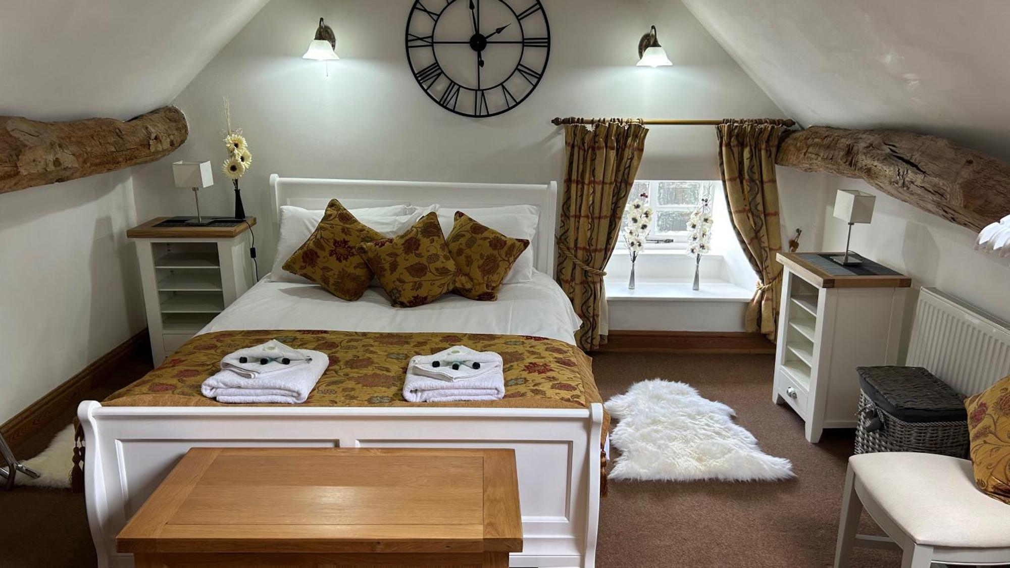 Character 3 Bed Peak District Near Alton Towers, Polar Bears, Chatsworth House Holiday home *
