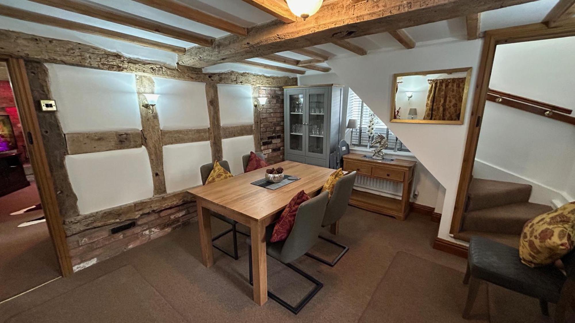 Character 3 Bed Peak District Near Alton Towers, Polar Bears, Chatsworth House Holiday home Cheadle (Staffordshire)